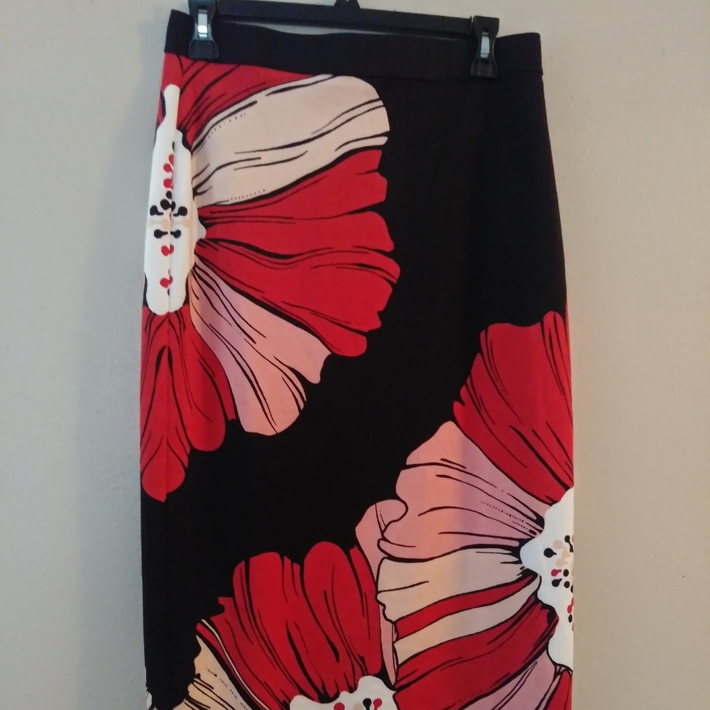 NWT Alfani floral skirt!!